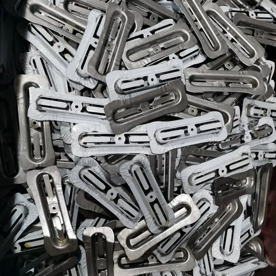 プロフェッショナル工場カスタム OEM ODM スタンピングハードウェア鋼鉄強化金属棚用 U ブラケット